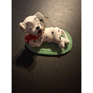 Disney waiting for Santa  101 Dalmatians Puppy  Ornament ‎ Base 1998